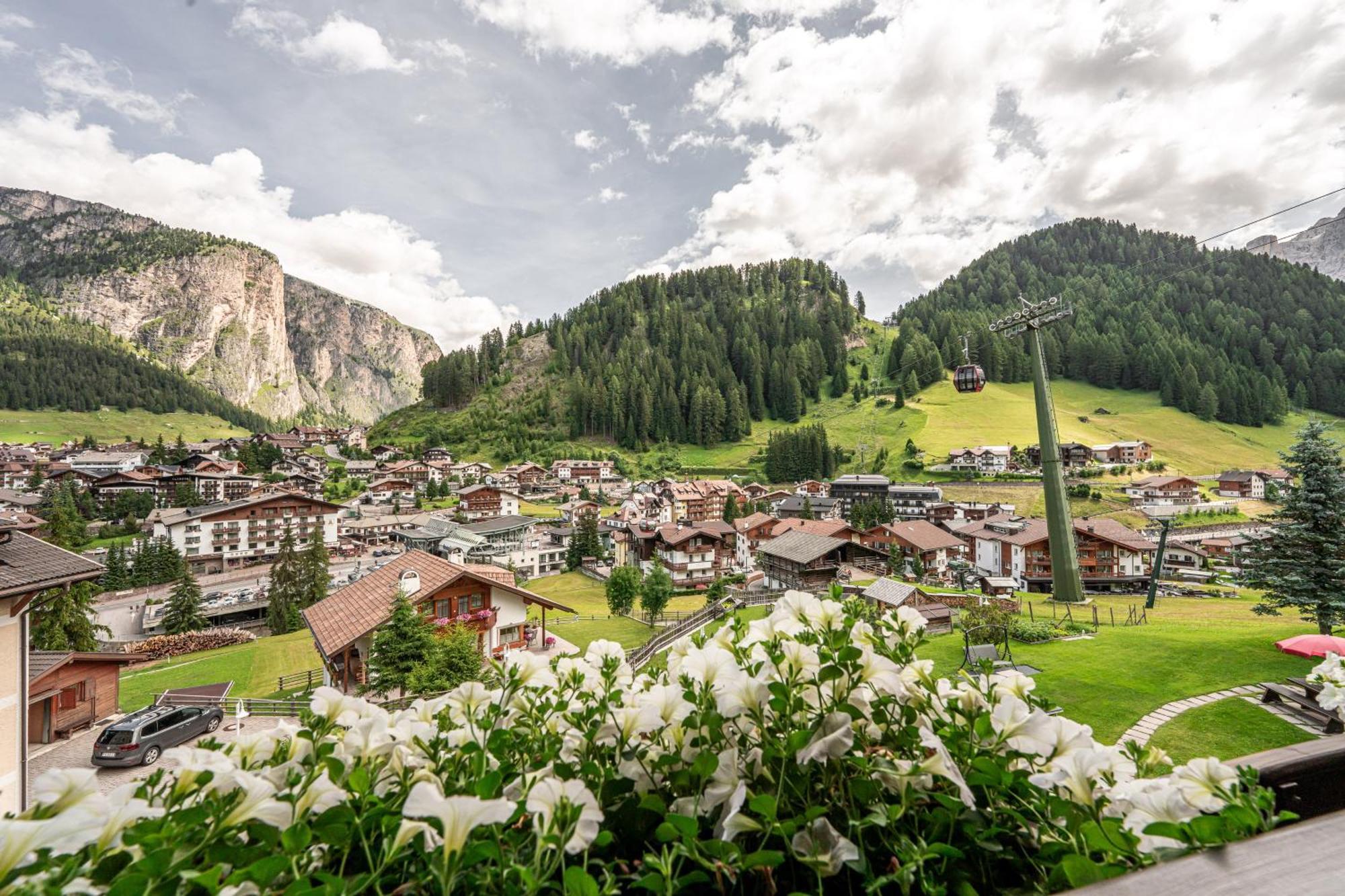 Garni La Bercia Hotel Selva di Val Gardena Exterior photo